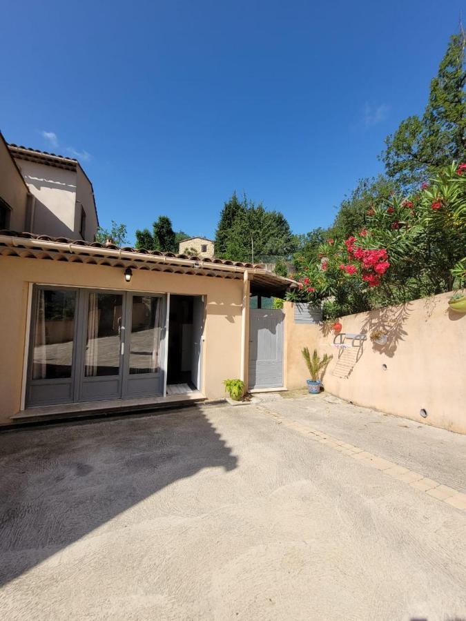 Studio Calme Et Agreable Avec Acces Jardin Partage Le Bar-sur-Loup 외부 사진